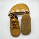 Timberland Crib Bootie and Hat, lys brun thumbnail